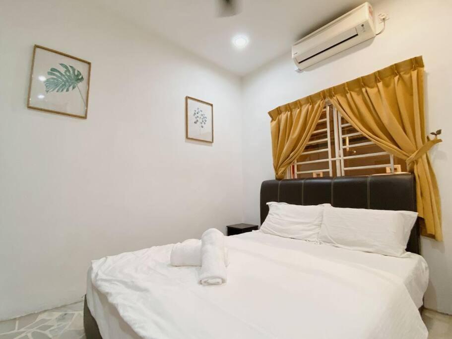 B02 Istimewa Bungalow Homestay In Pandan Holiday home *
