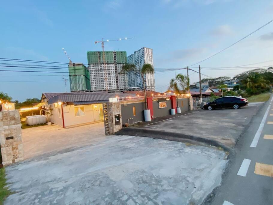 B02 Istimewa Bungalow Homestay In Pandan Holiday home Johor Bahru